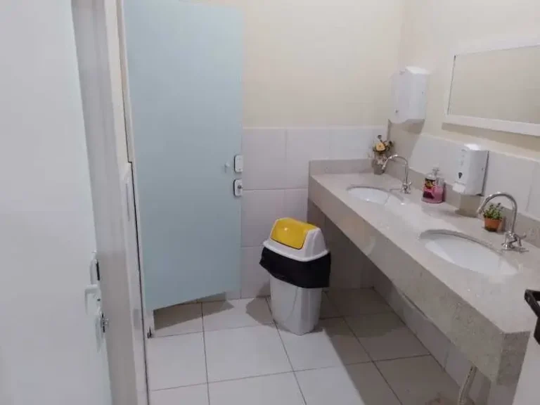 aba - salao de festas - banheiro 01