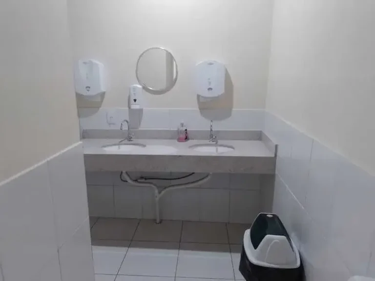 aba - salao de festas - banheiro 02