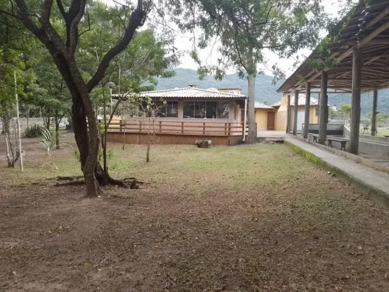Vista da área de lazer e cancha de bocha